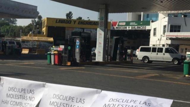 Una estación de PEMEX, sin reservas de gasolina.