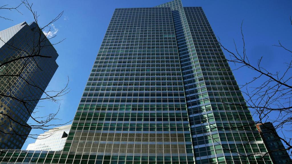 FILE PHOTO: The Goldman Sachs Headquarters building is pictured in the Manhattan borough of New York City