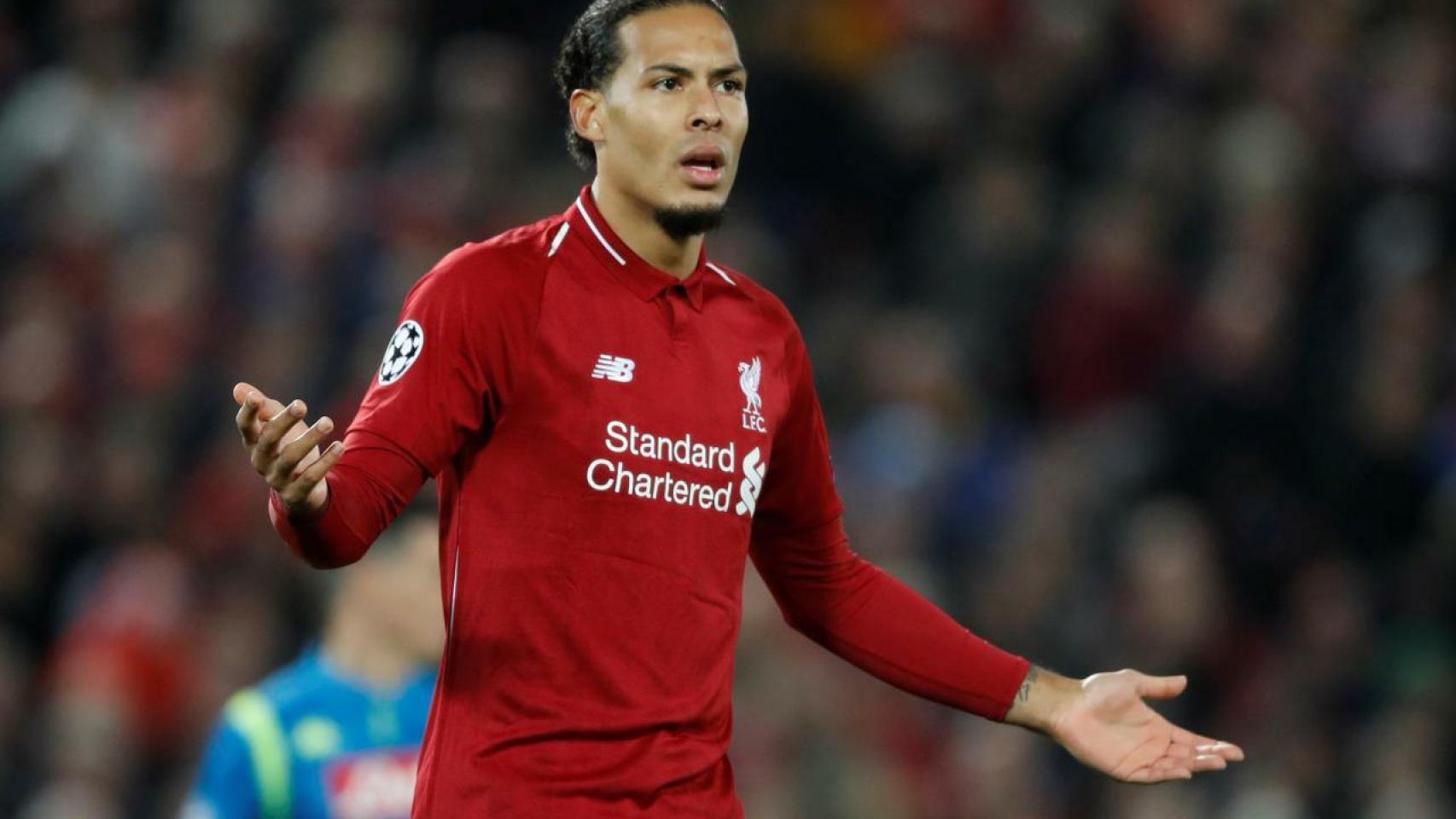 El jugador del Liverpool, Van Dijk, disputando un partido en la temporada 2018/1019.