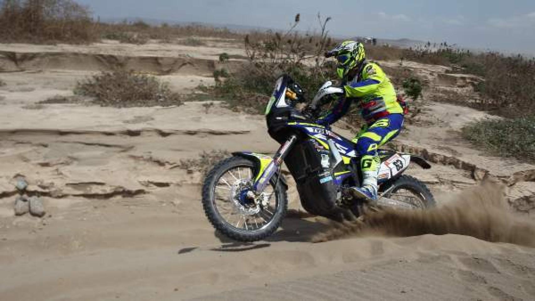 Lorenzo Santolino durante el Rally Dakar