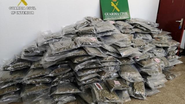 Marihuana intervenida por la Guardia Civil en el operativo.