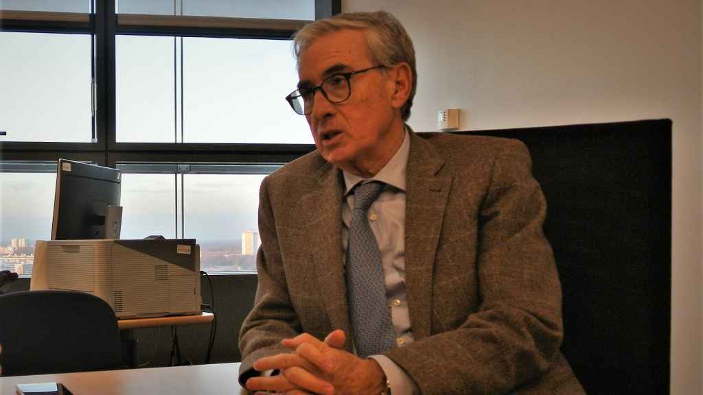 Ramón Jáuregui atiende a EL ESPAÑOL en una entrevista concedida en el pasado en su despacho de la Eurocámara en Estrasburgo.
