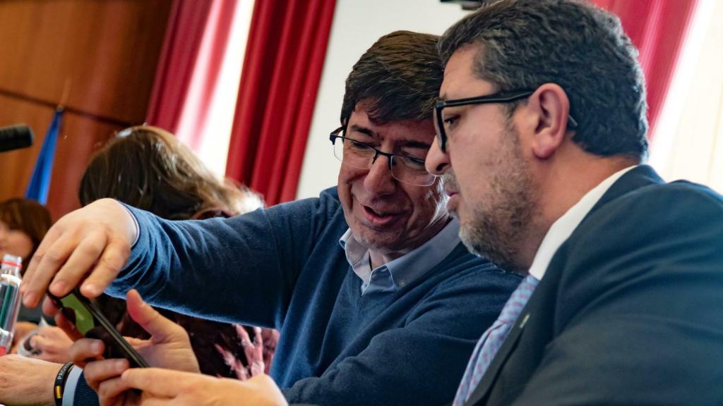 Juan Marín (Cs) y Francisco Serrano (Vox) en una Junta de Portavoces en el Parlamento de Andalucía.