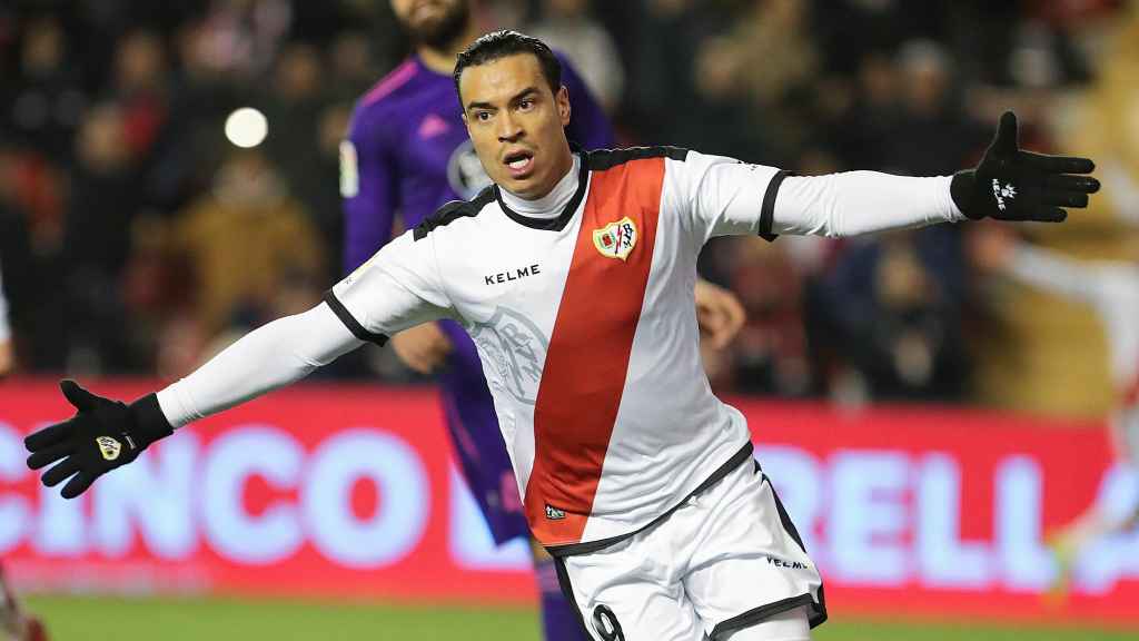 Raúl de Tomás celebra uno de sus goles.