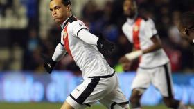 Raúl de Tomás, delantero del Rayo, celebra uno de sus tres goles al Celta