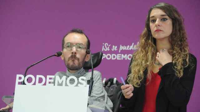 Pablo Echenique, secretario de Acción de Gobierno de Podemos, y Noelia Vera, portavoz de la dirección del partido.