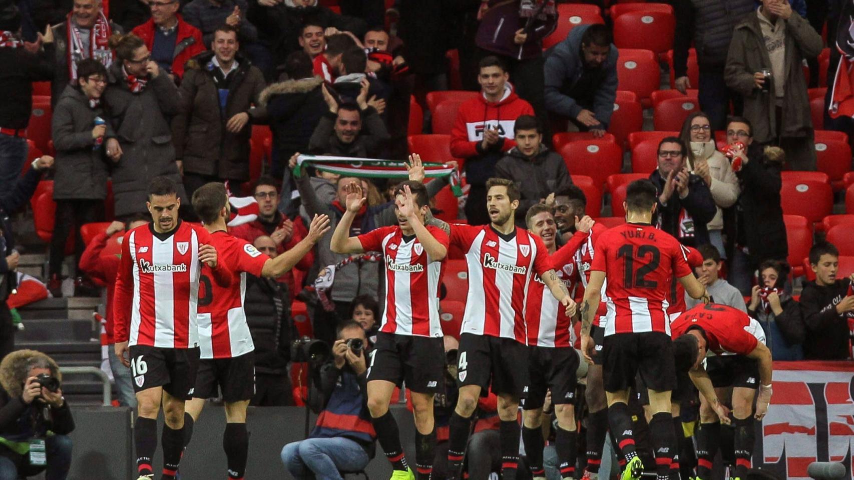 Los jugadores del Athletic celebran uno de los goles