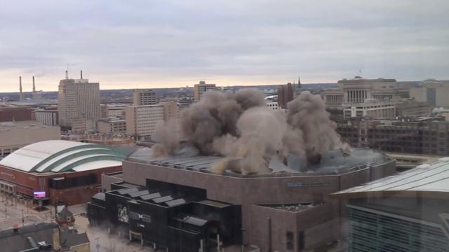 Así fue la demolición del Bradley Center Foto: YouTube