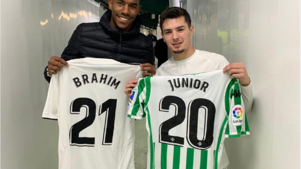 Brahim y Junior posan con sus camisetas. Foto: Instagram. (@JuniorFirpo03)