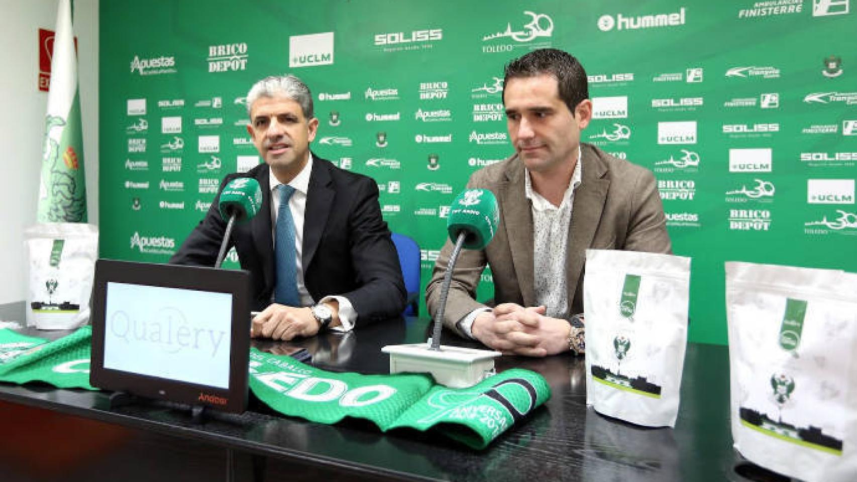 Juan Juárez y Saúl Álvarez durante la rueda de prensa