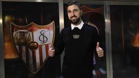 Munas Dabbur en su llegada a Sevilla. Foto: Twitter (@SevillaFC)