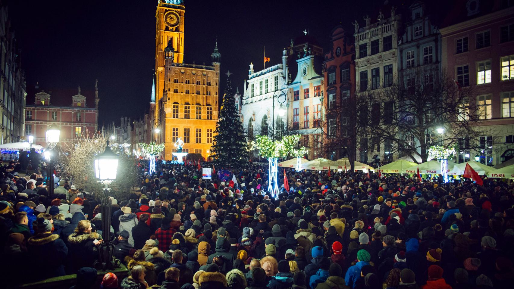 Concentración en Gdansk en memoria de Paweł Adamowicz.