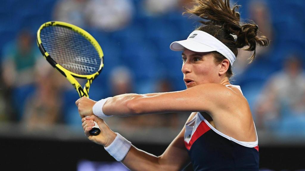 Johanna Konta en acción durante el partido del Open de Australia contra Garbiñe Muguruza