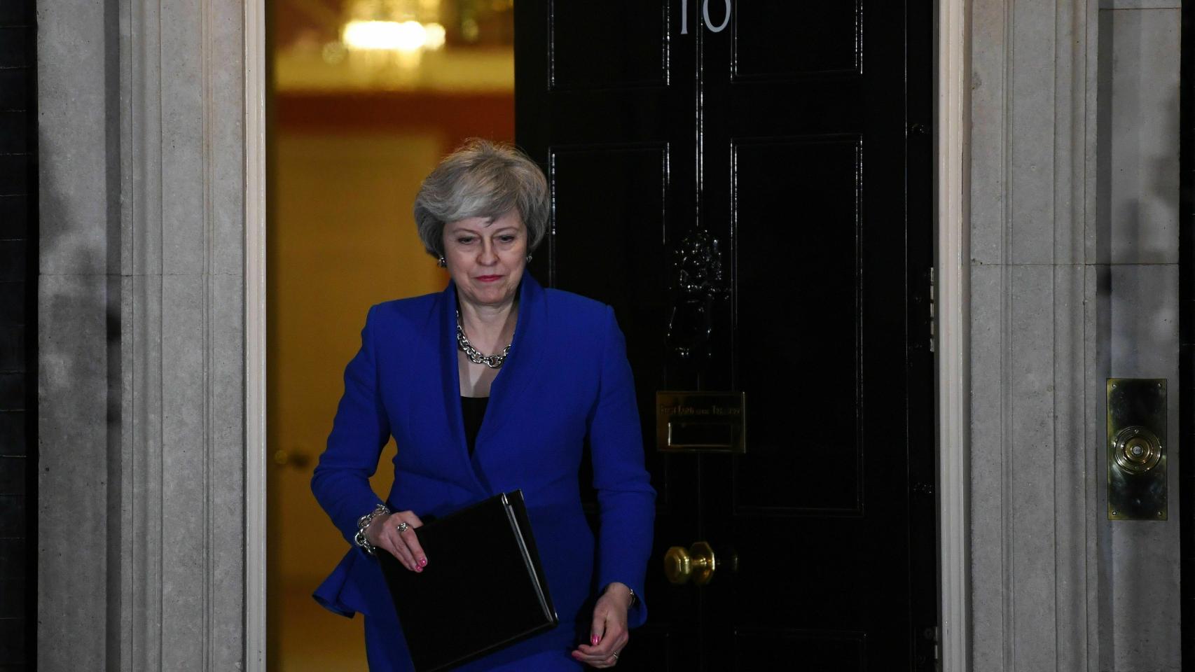 May anoche, en Downing Street, tras superar la moción de censura de la oposición.