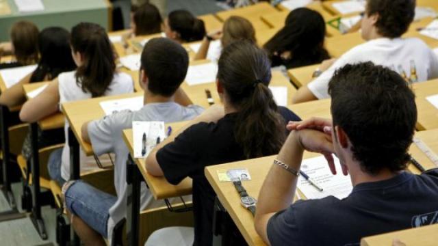 Estudiantes realizando la prueba de la selectividad