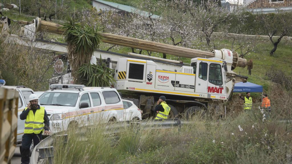 Parte de la maquinaria que participa en el complejo rescate de Julen.