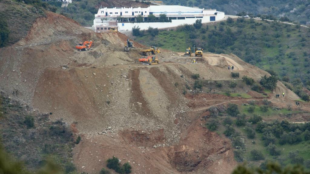 Maquinaria pesada participando en las labores de rescate de Julen en Totalán (Málaga).