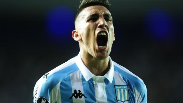 Ricardo Centurión celebra un gol con Racing