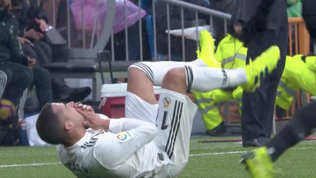 Lucas Vázquez, sangrando tras un golpe de Sergi Gómez