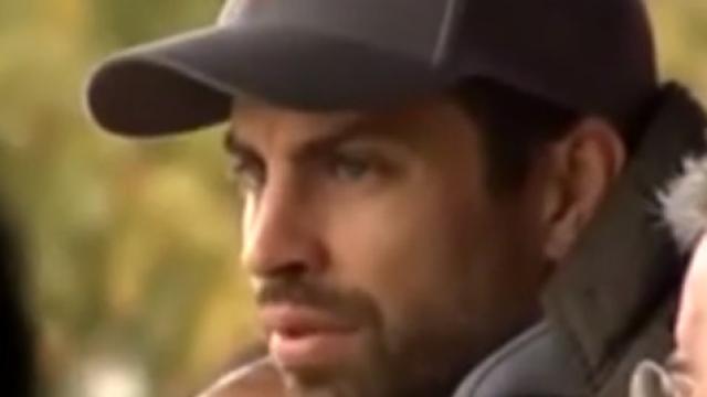 Piqué, en la grada del campo del Andorra viendo a su equipo