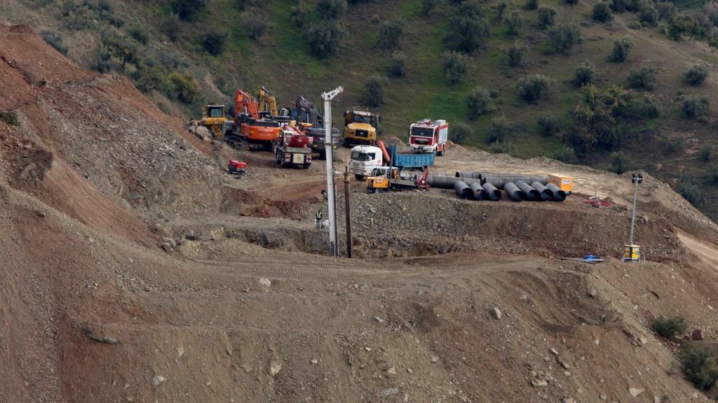 Imagen de las operaciones desarrolladas para excavar el túnel vertical.