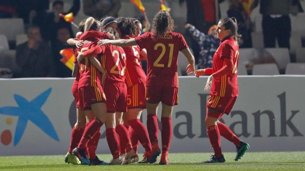 España se mide a EEUU. Twitter: (@SeFutbolFem)