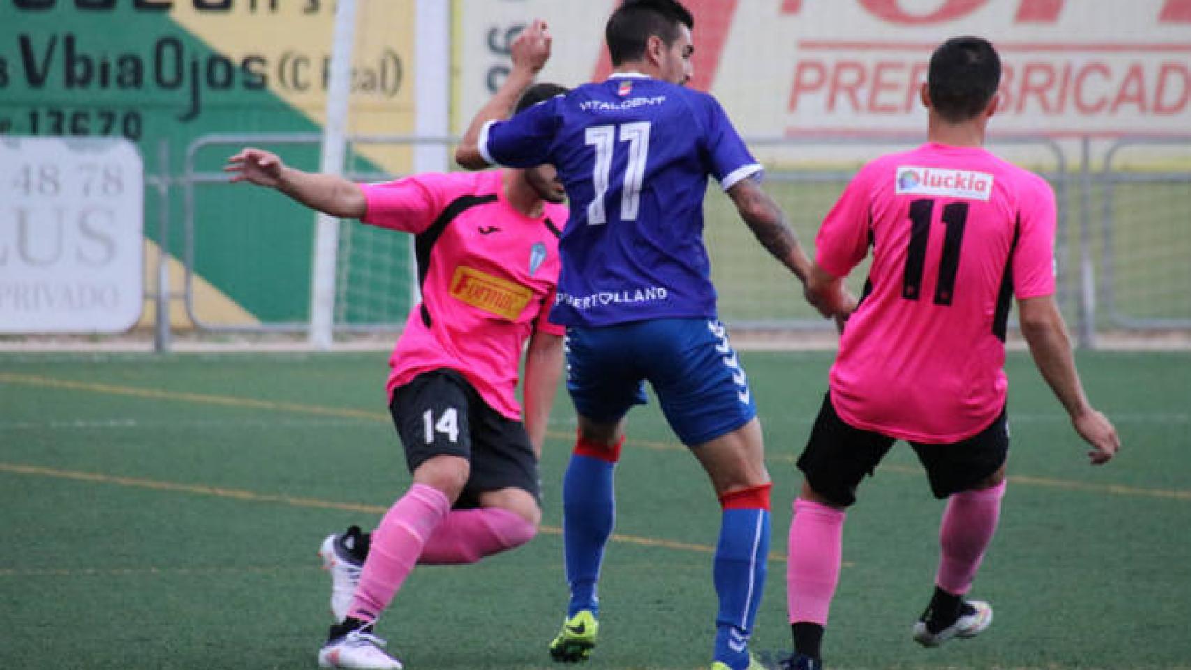 Doménech, con el 11 a la espalda, en el partido contra el Calvo Sotelo. Foto: CS Puertollano