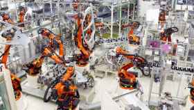 Robots industriales de la marca Kuka.