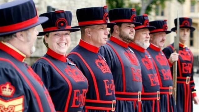 Los 'beefeaters' de la Torre de Londres.