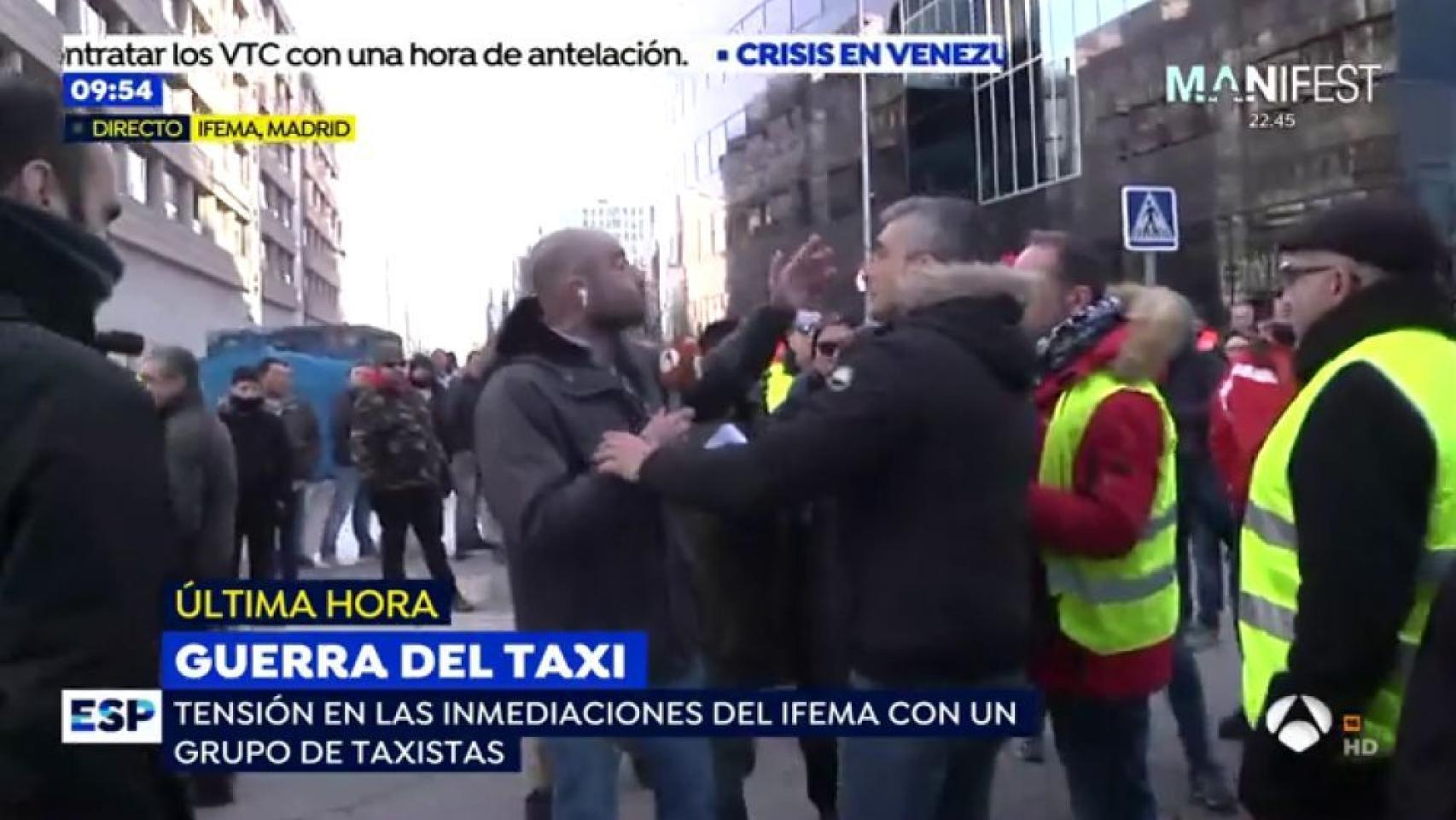 Agreden a un reportero de ‘Espejo Público’ que cubría la huelga de taxis