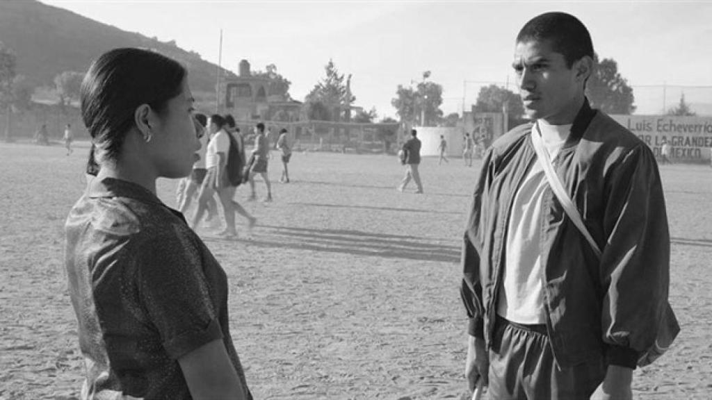 La actriz Yalitza Aparicio y el actor Jorge Antonio Guerrero en un fotograma de 'Roma'.