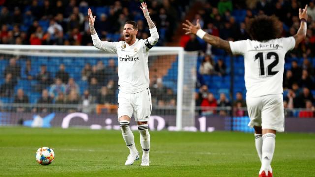 Sergio Ramos y Marcelo protestan una decisión de Undiano Mallenco