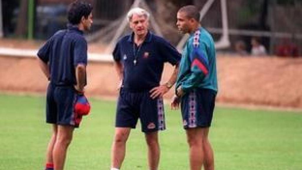 Mourinho junto a Bobby Robson y Ronaldo en el Barcelona. Foto: fcbarcelona.es