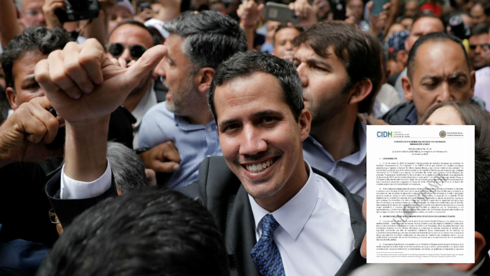 Guaidó, rodeado de seguidores en la plaza de Chacao en Caracas.