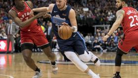 Luka Doncic, contra los Toronto Raptors