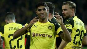 Achraf celebra un gol con el Dortmund