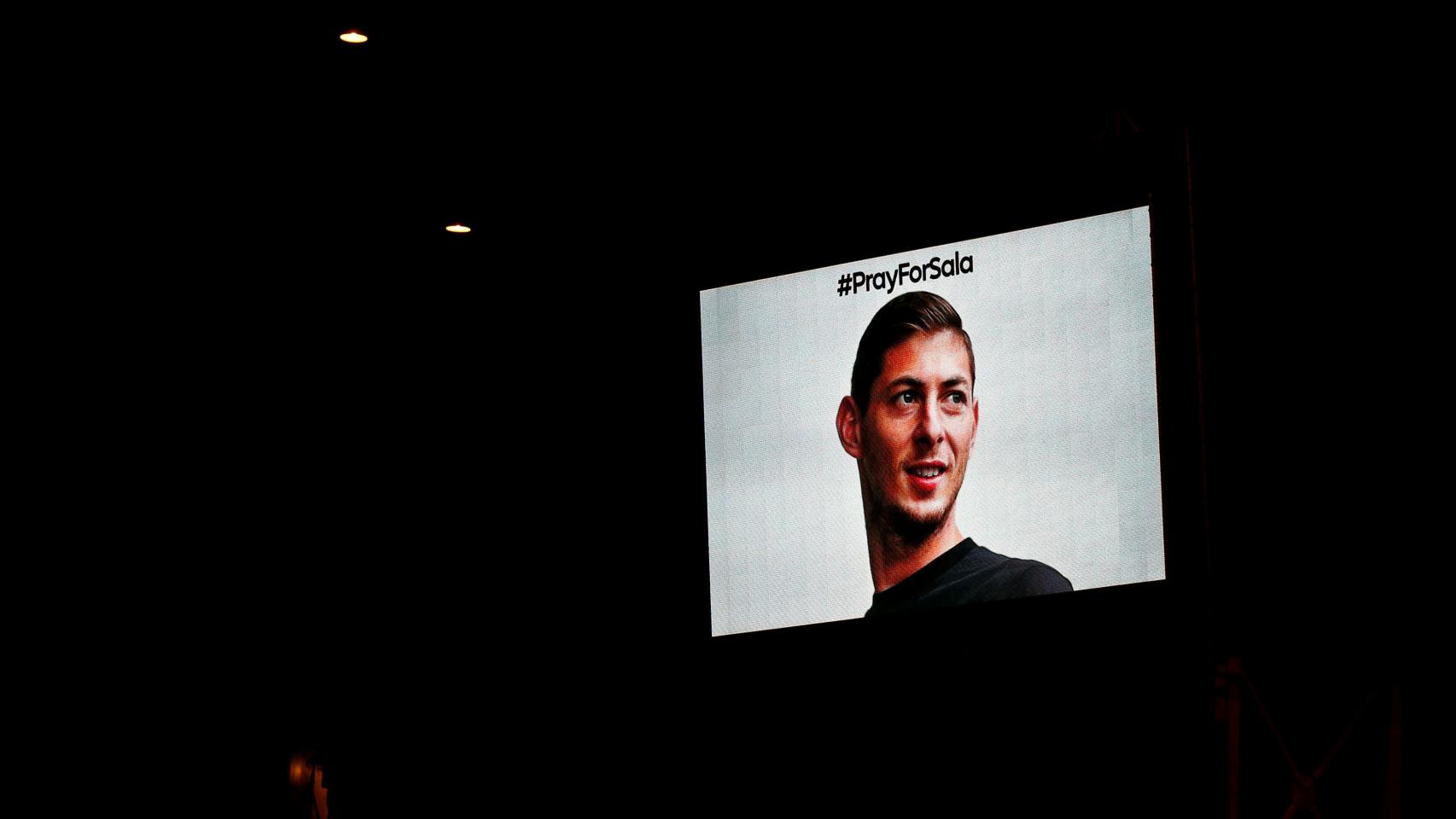 Homenaje a Emiliano Sala en el Arsenal - Cardiff