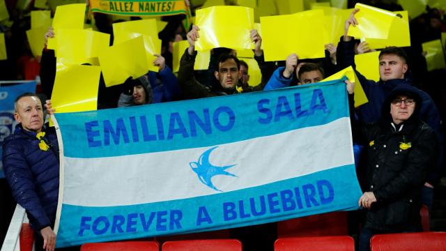 Homenaje a Emiliano Sala en el Arsenal - Cardiff