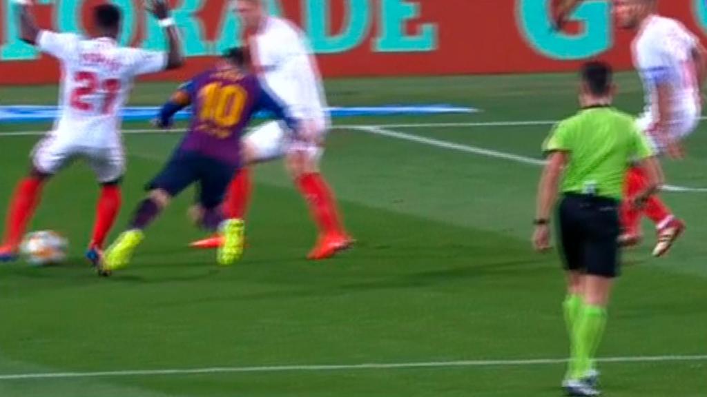 Penalti pitado sobre Leo Messi