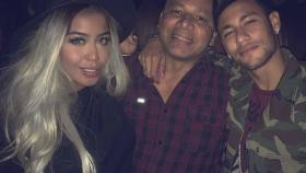 Neymar junto a su padre y su hermana Rafaella. Foto: Instagram (@Rafaella)