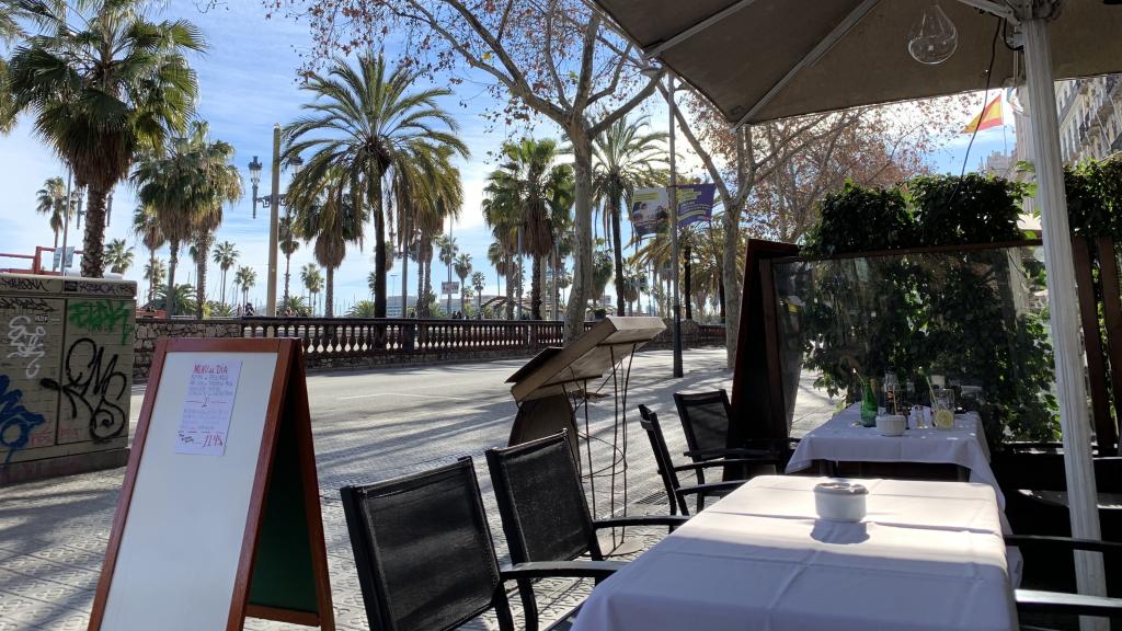 Una terraza en primera línea de tráfico.