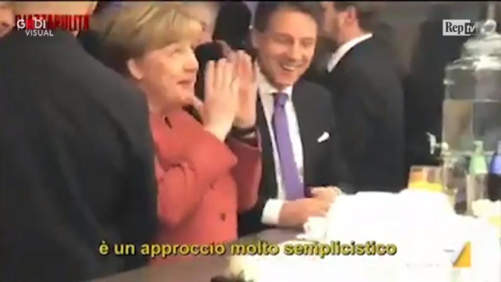 Conte y Merkel se echan a reír durante su conversación en Davos.