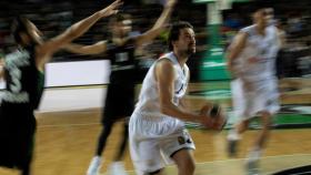 Sergio Llull entra a canasta con mucha velocidad