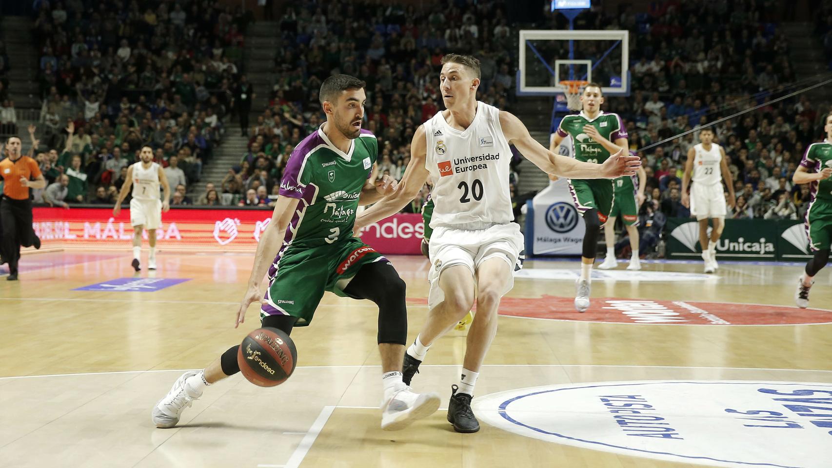 Jaime Fernández ante Jaycee Carroll. Autor: ACB.