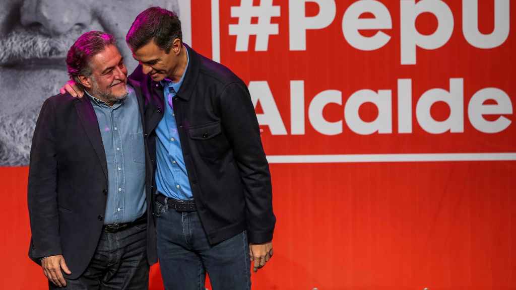 Pedro Sánchez presentó a Pepu Hernández como candidato a las primarias de Madrid.
