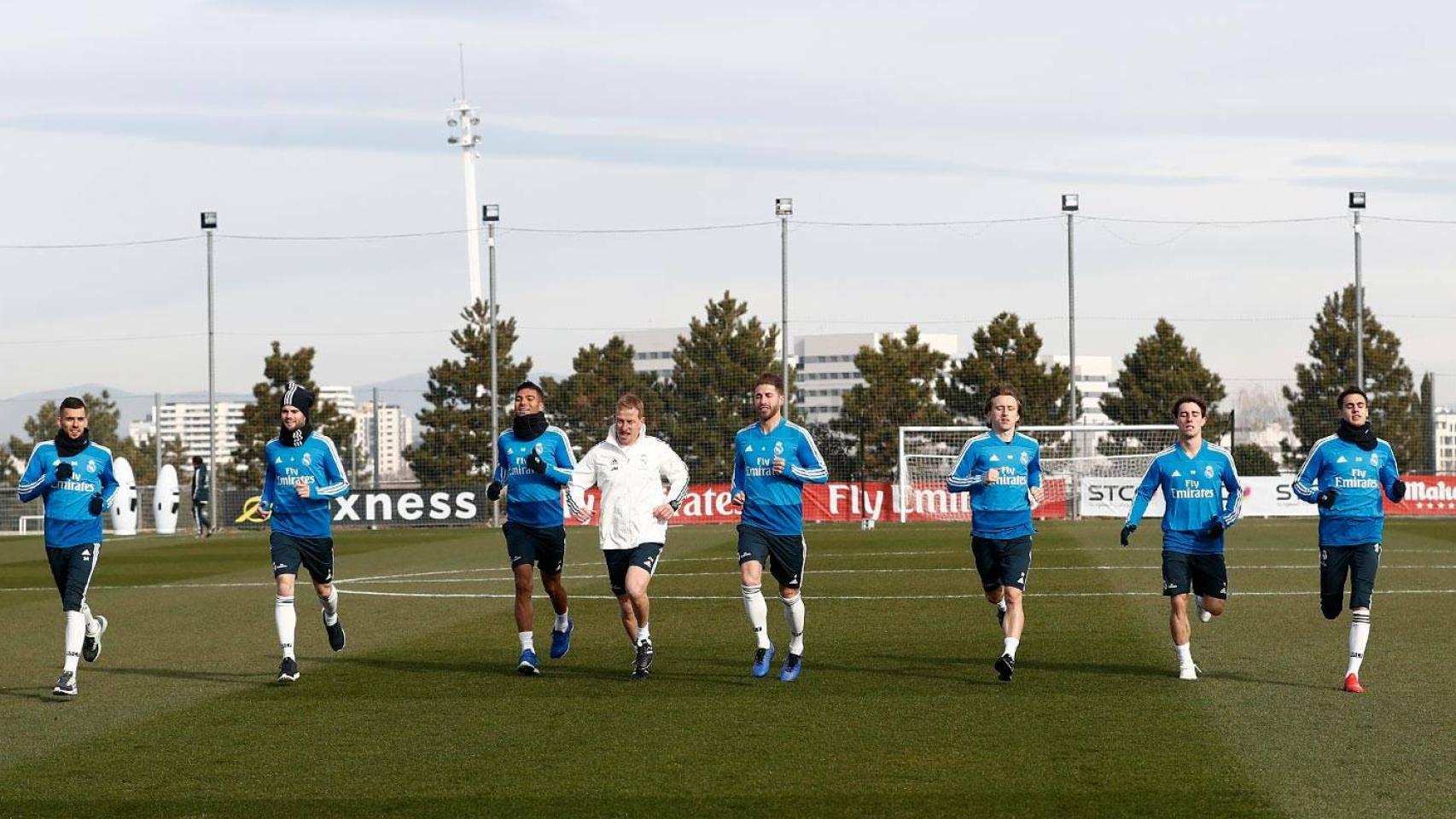 Varios jugadores del Madrid durante un entrenamiento
