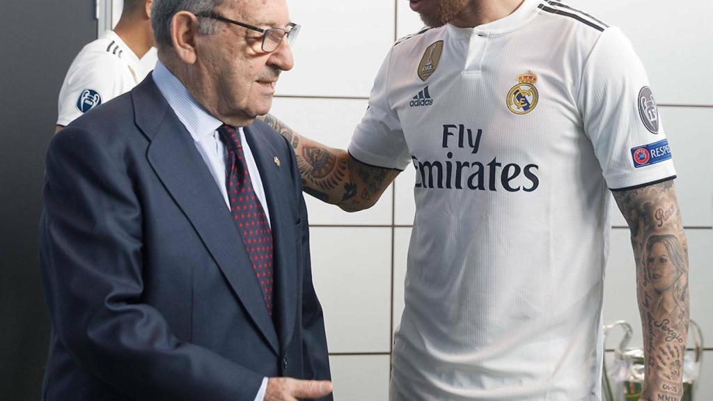 Sergio Ramos hablando con Paco Gento