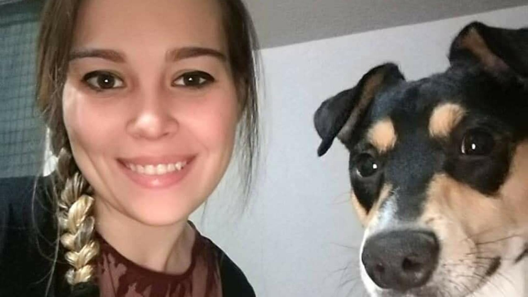 Miriam Vallejo, asesinada en Meco, junto a su perro.