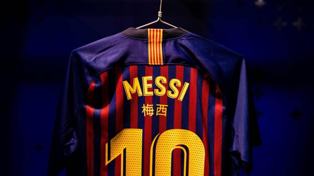 La camiseta de Messi con su nombre en chino. Twitter: (@FCBarcelona_es)