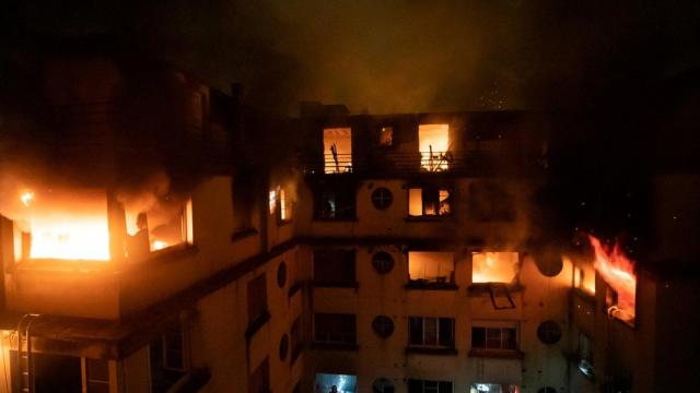 Al menos diez muertos en un violento incendio que fue intencionado en París